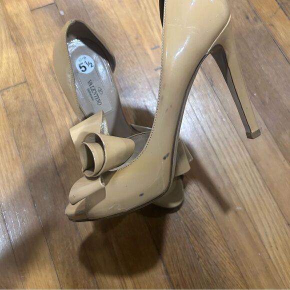 REVOLVE VALENTINO Patent Leather D’Orsay Bow Accents Nude Tan Pumps - Picture 12 of 12